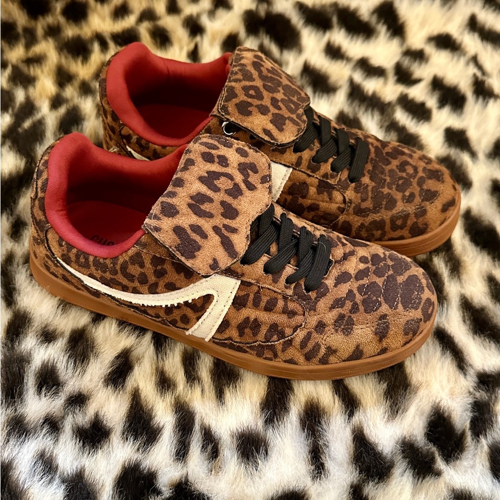 Cushionaire Leopard Astro Retro Sneaker